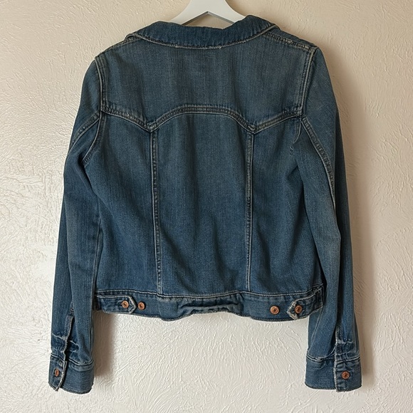 GAP Women’s Icon Distressed Denim Jacket, size Large, looks almost new 👖🤠 - Picture 8 of 8